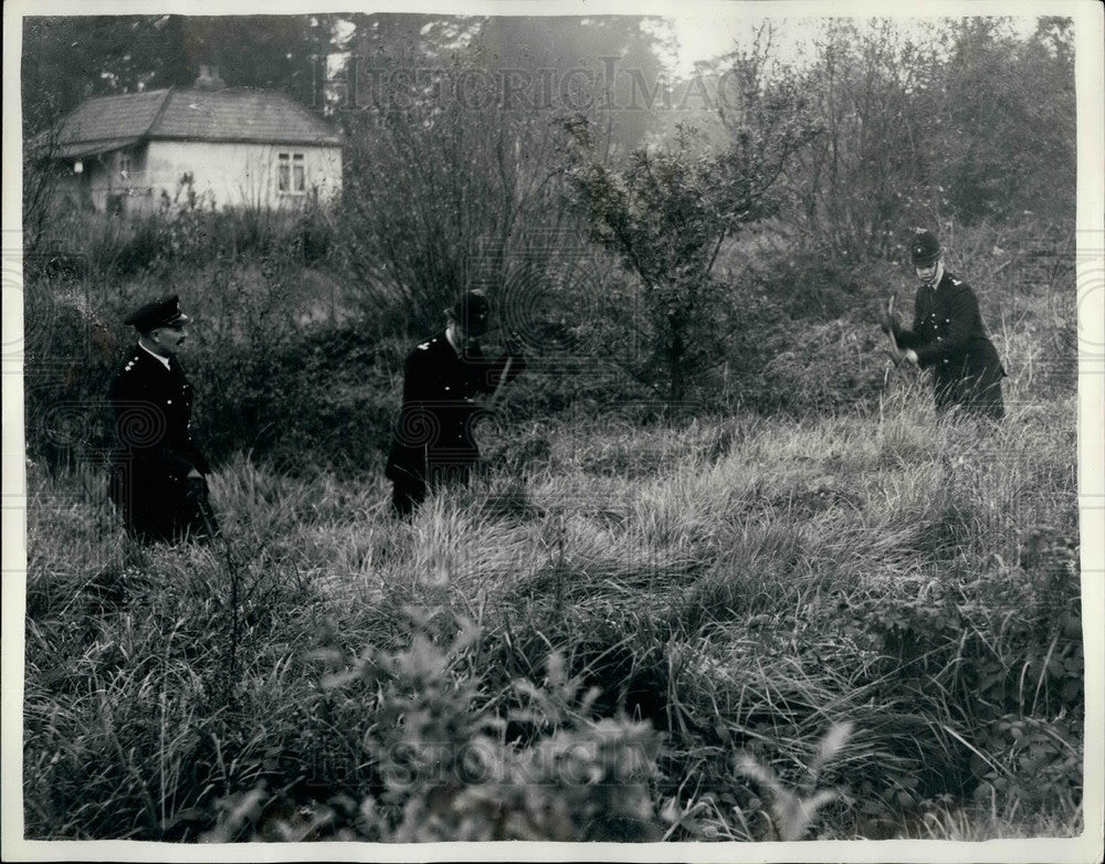 1956, The search continues for three year old boy - KSB27945 - Historic Images