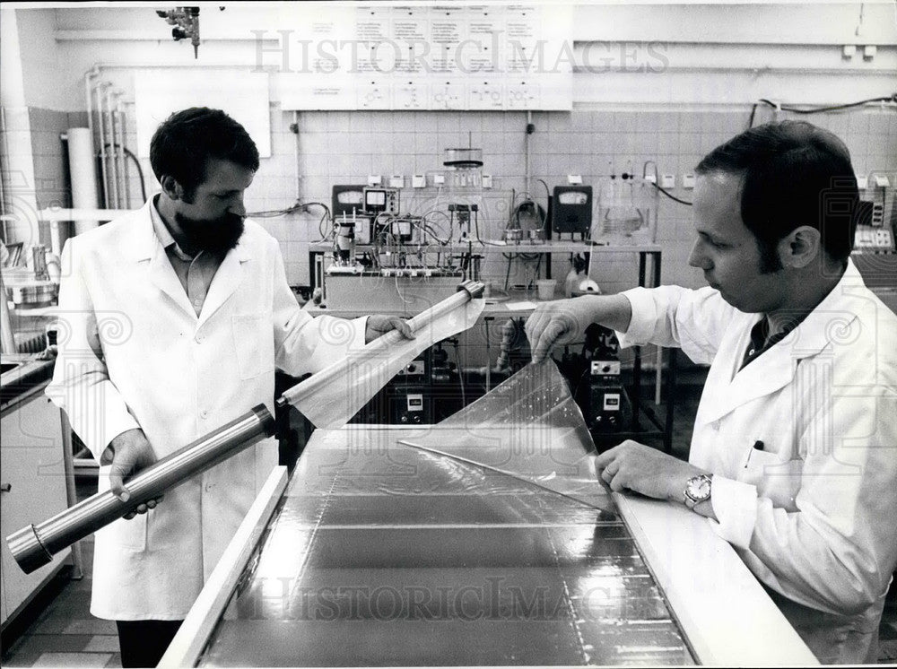 1976, Dr. Wolfgang Krieger And Assistant Chemist Albrecht Klimmek - Historic Images