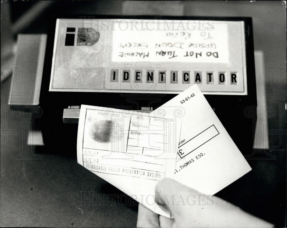 1973, The Identicator Thumbprint Machine At The Central Park Hotel - Historic Images