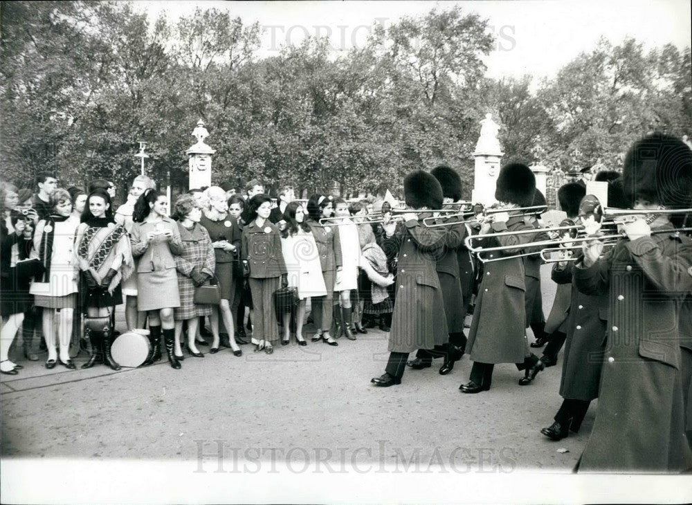 1967, Miss World Contestants At The Palace - KSB28175 - Historic Images