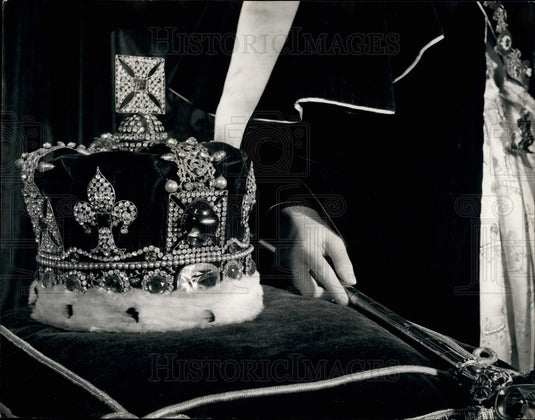 Press Photo The Imperial state crown - at madame Tussaud's - KSB28261 - Historic Images