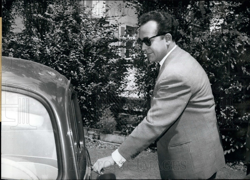 1960, Local summons in Pohlmann's flat - KSB28279 - Historic Images