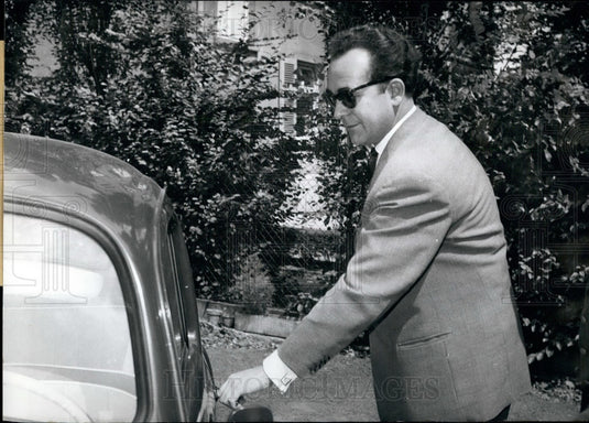 1960, Local summons in Pohlmann's flat - KSB28279 - Historic Images