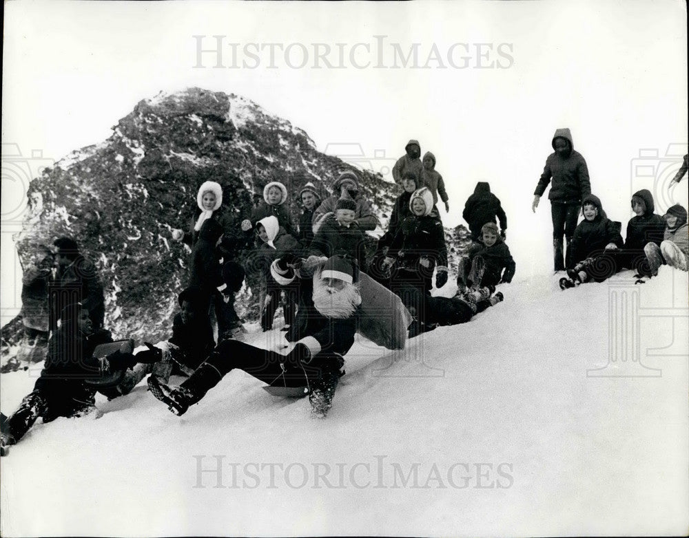 1971 Children Meet Santa Claus In Iceland  - Historic Images