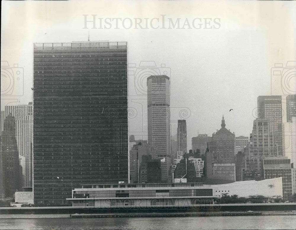 1972 View of UN building from Queens - Historic Images