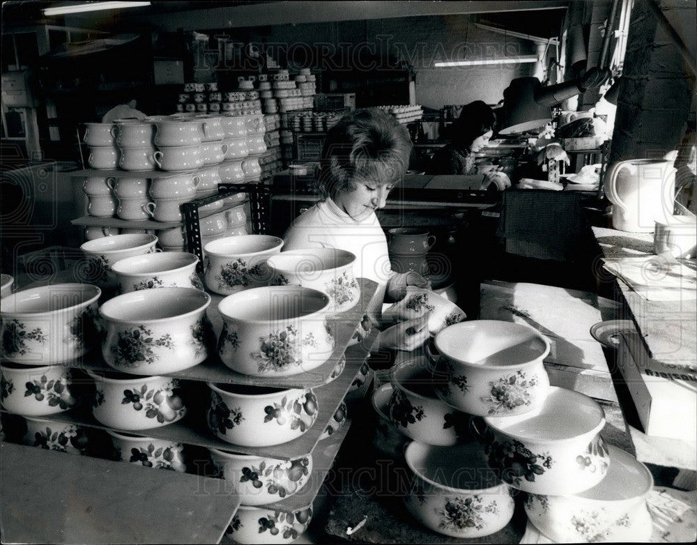  Lithographer,Angela Barker,at work on pots - Historic Images