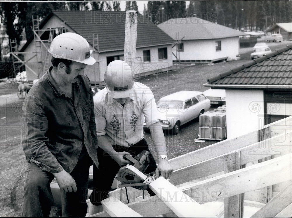 1972 Press Photo prefabricated constructions being erected - KSB28875-Historic Images