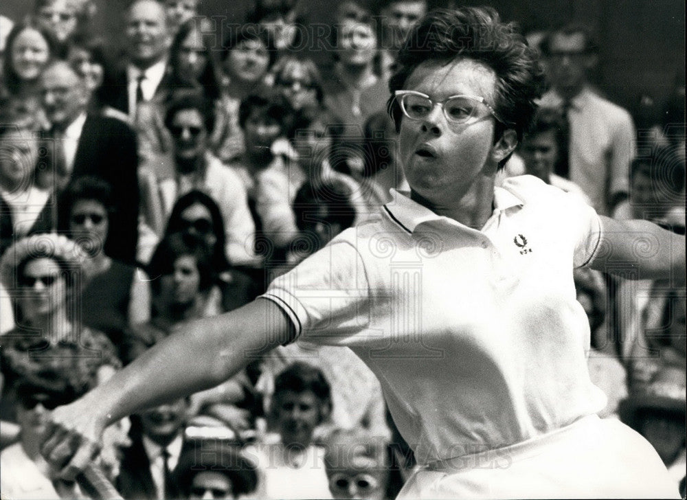 1967 Press Photo Mrs. Billie jean King (U.S.A.), in play at Wimbledon-Historic Images