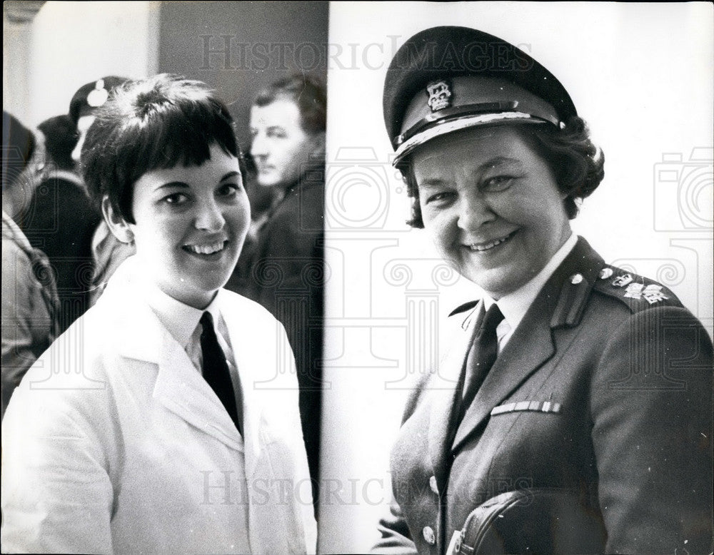 Press Photo Women's Services wins cooking competition - KSB29079-Historic Images