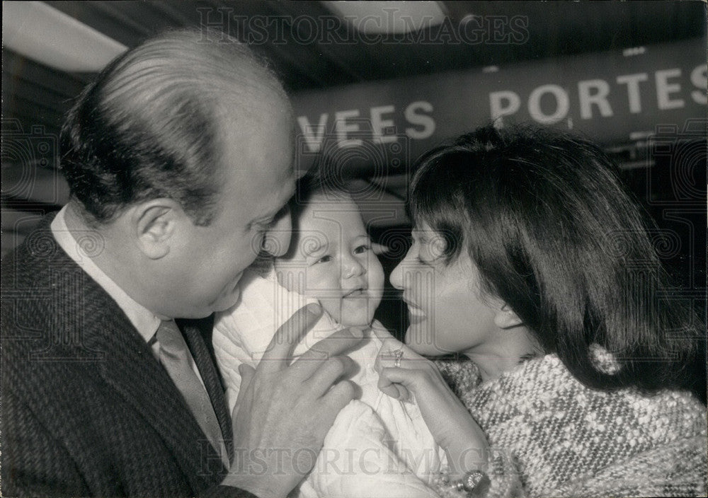 1963, Director Yves Ciampi & daughter Delphine & Keiko Kishi - Historic Images