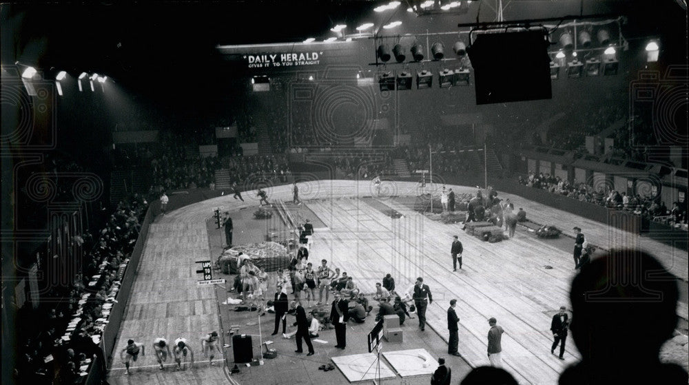 1962 Press Photo Britain's first world class indoor athletics event - KSB29267-Historic Images