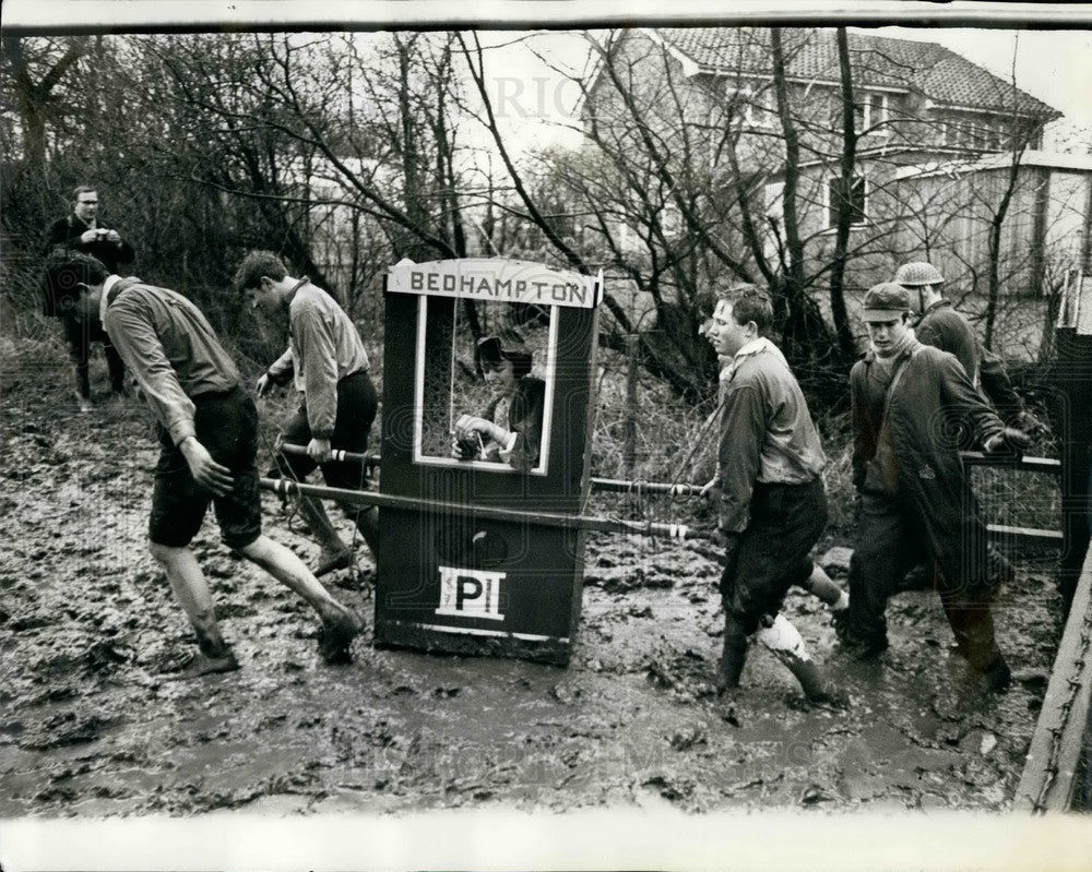 1967, The Great Sedan Chair Race - KSB29319 - Historic Images