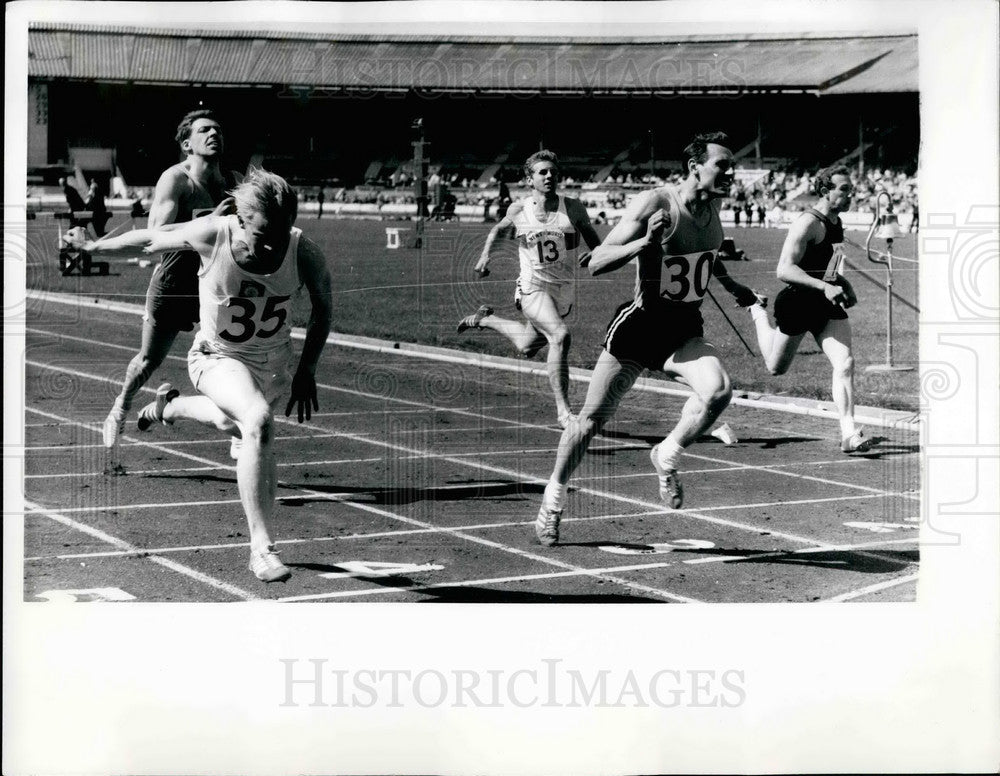 Press Photo  British games at White City,220 yrd P. Warden No 35 wins - Historic Images