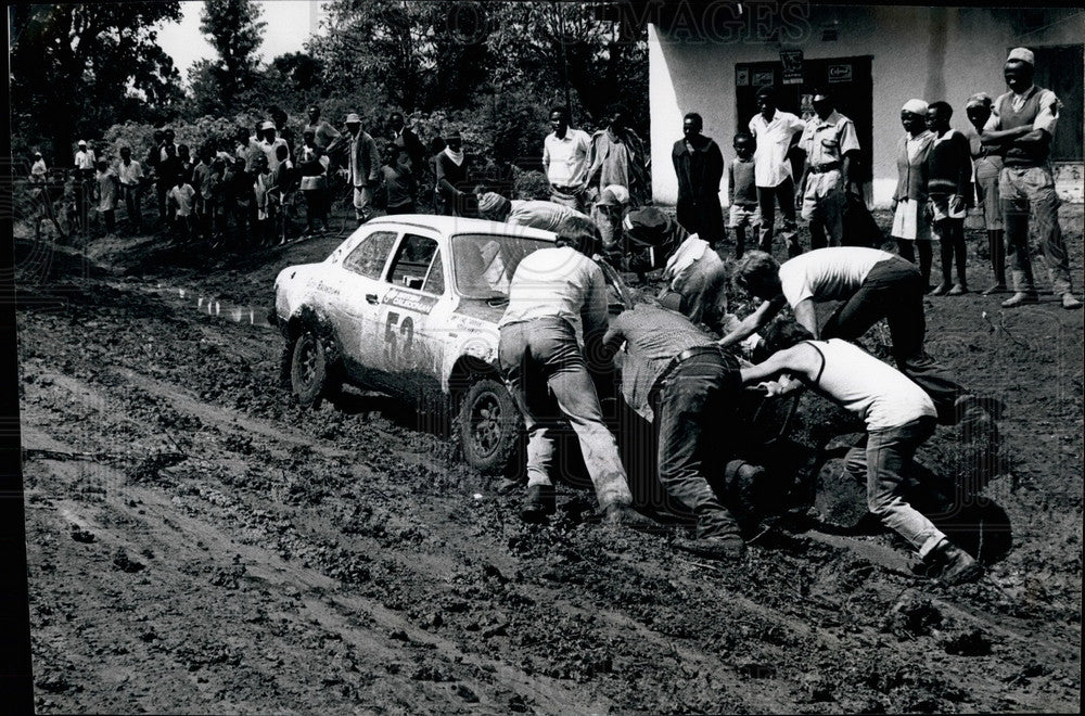 Press Photo Ford Escort 1300 GT, Pat Tarrantt, Brian Haworth - KSB29515 - Historic Images