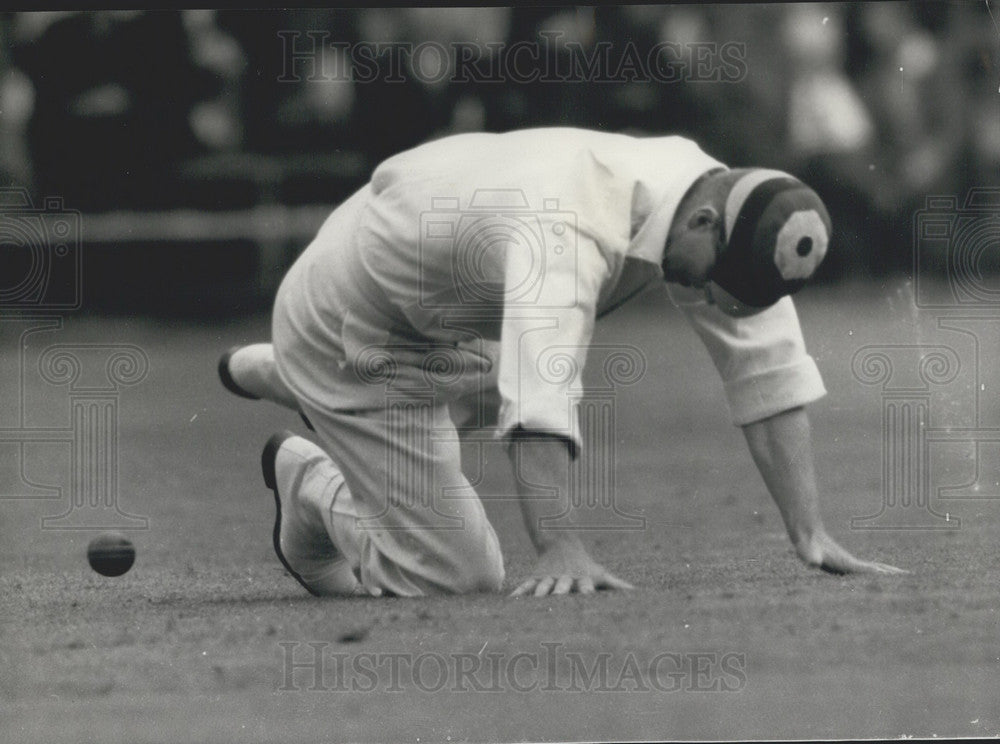 1958 The Duke of EDinburgh playing cricket - Historic Images