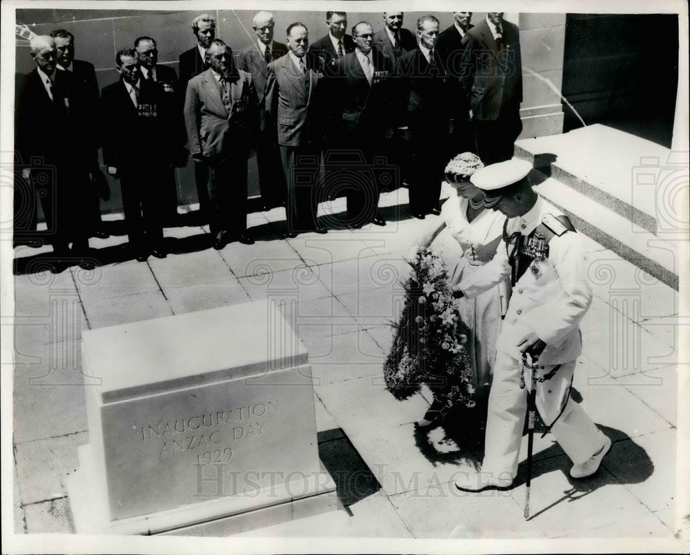 1954 The Queen &amp; Duke of Edinburghin Canberra - Historic Images