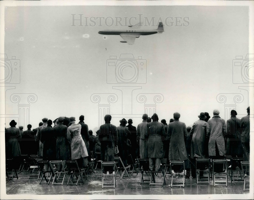 1954 Crowds at Farnborough Air Display - Historic Images