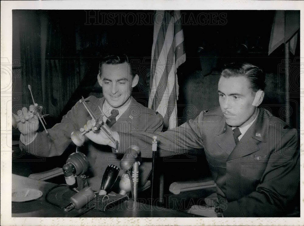 1953 Pilots Brown (r.) and Smith of US jet forced down by MIG - Historic Images