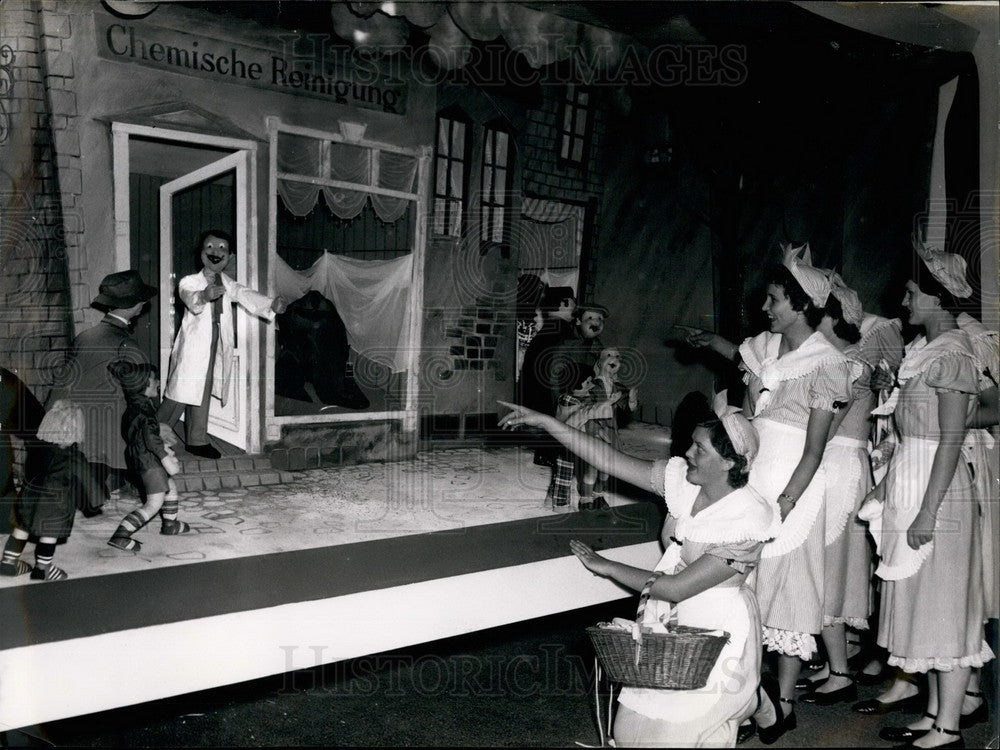 1955 Press Photo An international exhibition - KSB29839 - Historic Images