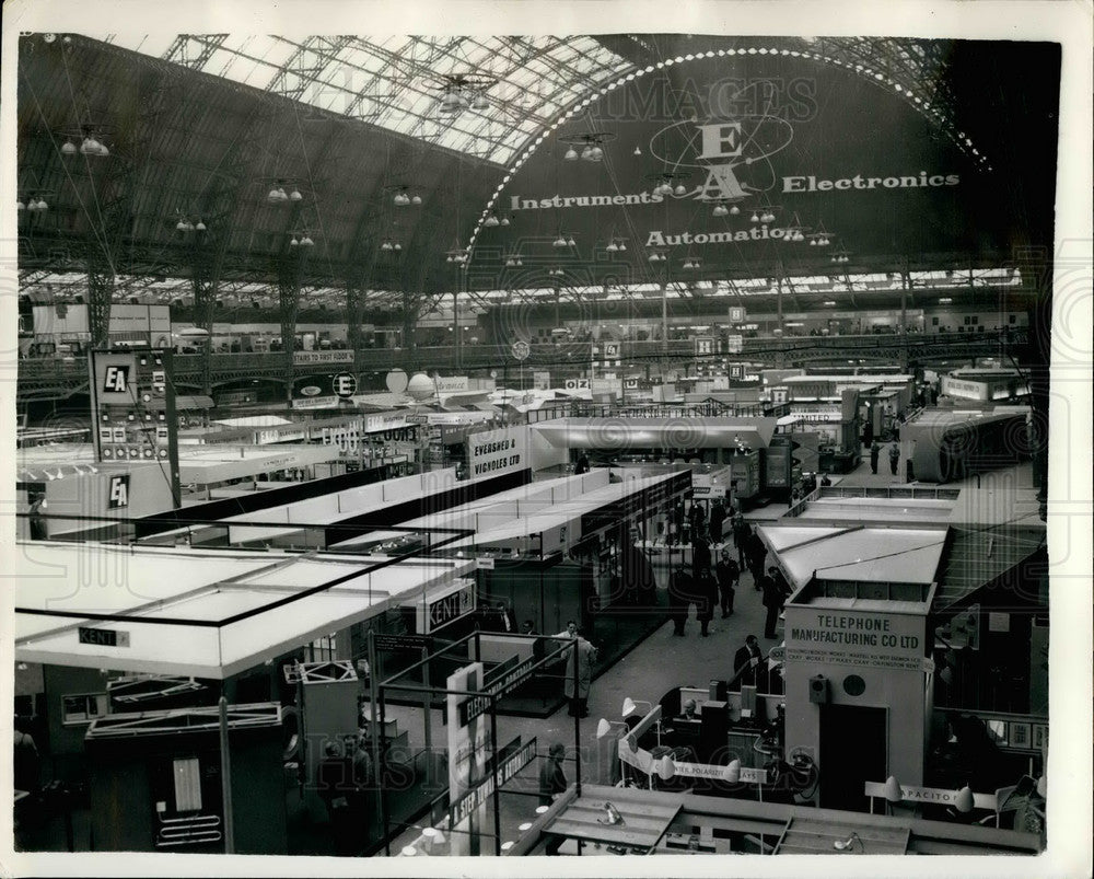 1958 Press Photo Instruments, Electronics &amp; Automation Exhibition At Olympia-Historic Images