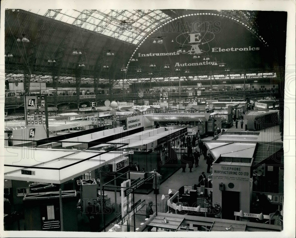 1958 Press Photo Instruments, Electronics & Automation Exhibition At Olympia-Historic Images