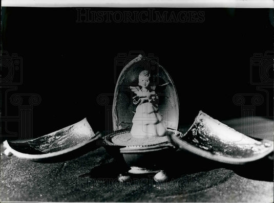 Press Photo Various Different Models Made From Egg Shells By Stanley Bell - Historic Images