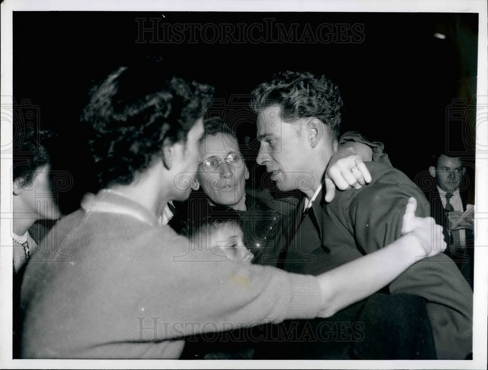 1956 Press Photo Aaron Wilson,Returning Korean POW - KSB30121 - Historic Images