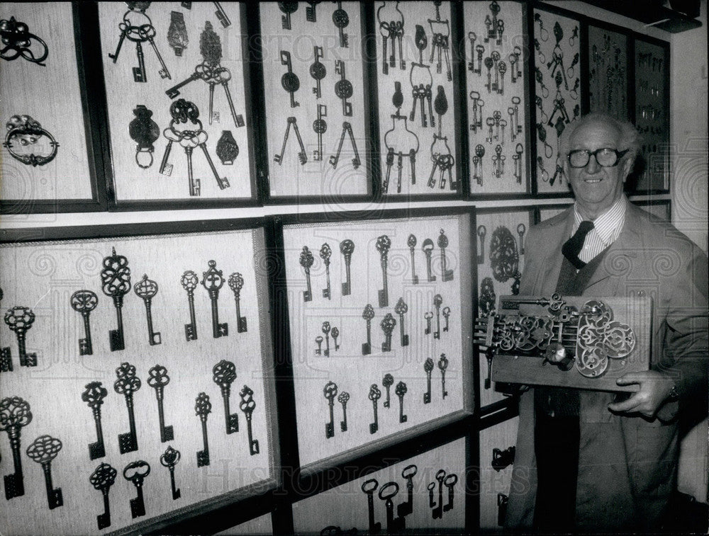 Press Photo Heinrich Pankofer Owner of Biggest Collection of Keys In The World - Historic Images