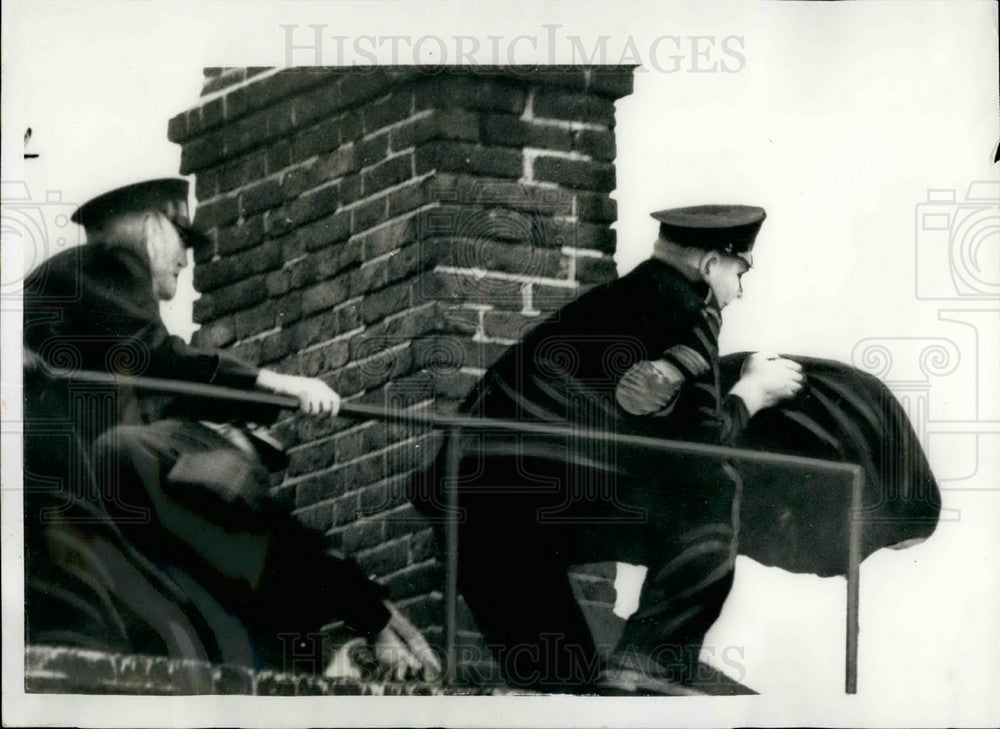 1964 Policewoman Grabs Child From Man as He Threatens To Jump - Historic Images