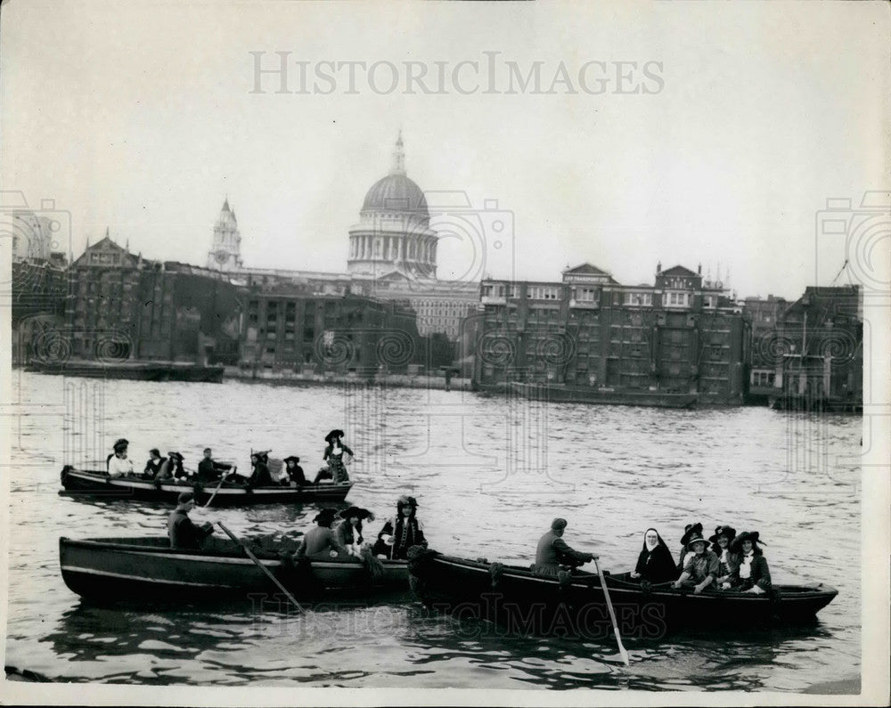 1959 Sir Christopher Wren Party On The River Thames  - Historic Images