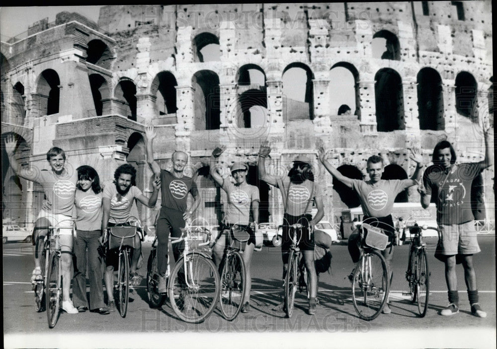 1975 Press Photo French Cyclists Arrive In Rome As Part Of Ecological Struggle - Historic Images