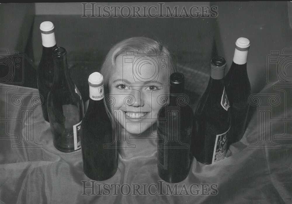 1955, &quot;Miss Wines of France&quot; Micheline Pierre - KSB30787 - Historic Images