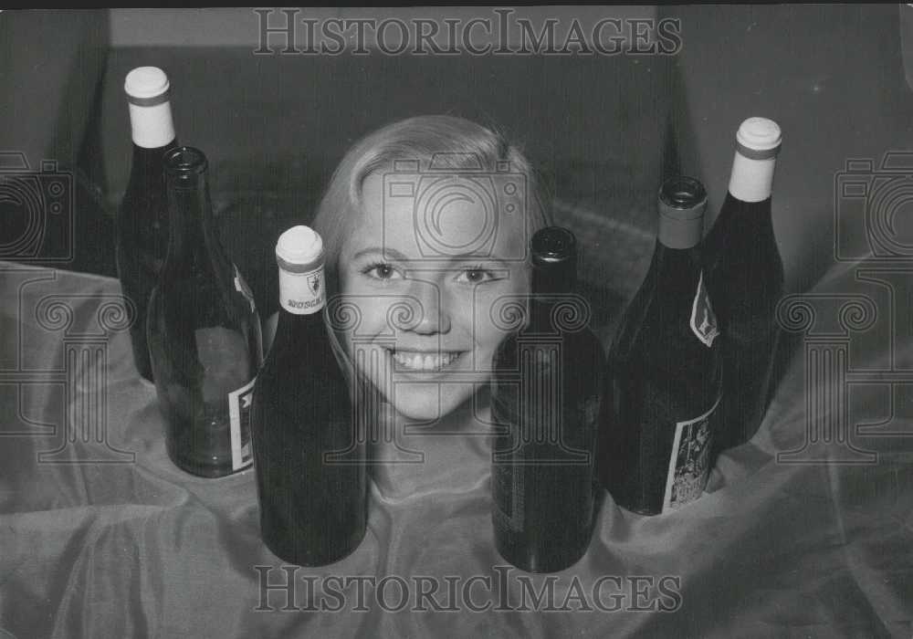 1955, "Miss Wines of France" Micheline Pierre - KSB30787 - Historic Images