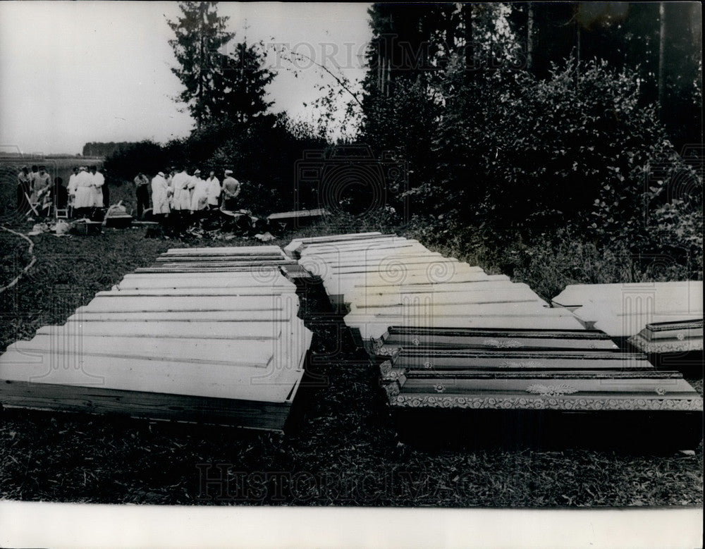  Coffins for victims of Yugoslavia air crash - Historic Images