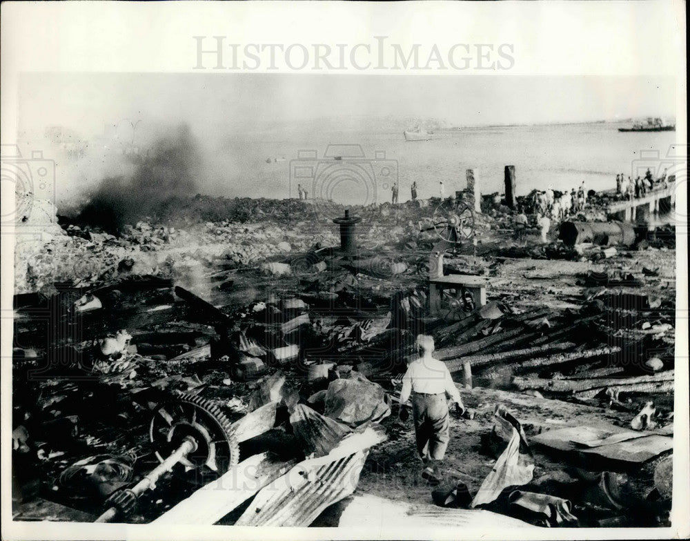 1957 Press Photo Devastation caused by exploding Customs warehouse - KSB30803 - Historic Images