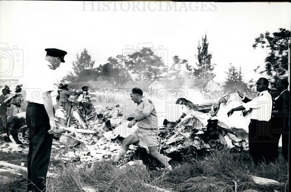 1968 Police Airwing Plane crashes in Kenya after take off - Historic Images