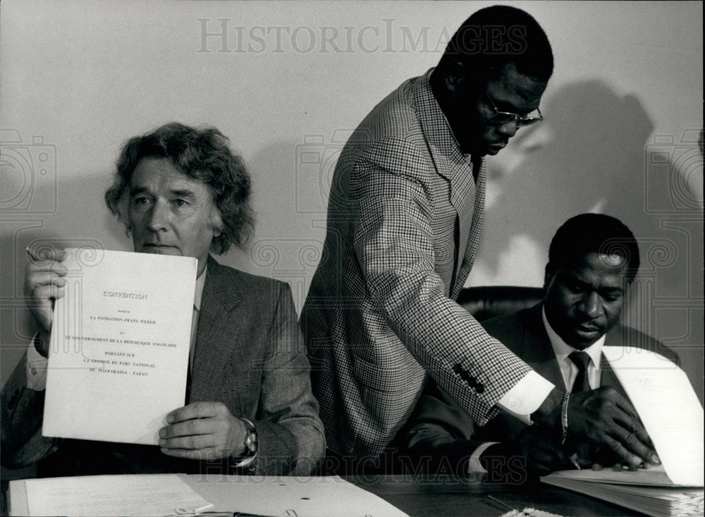 1990, Franz Weber (l) and Yao Komlavi, Togos Minister ofEnvironment - Historic Images