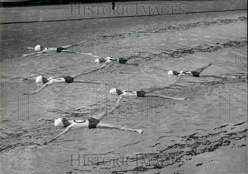 1961 Press Photo &quot;Le Nautic&quot; Synchronized Swimming Team Practicing - Historic Images