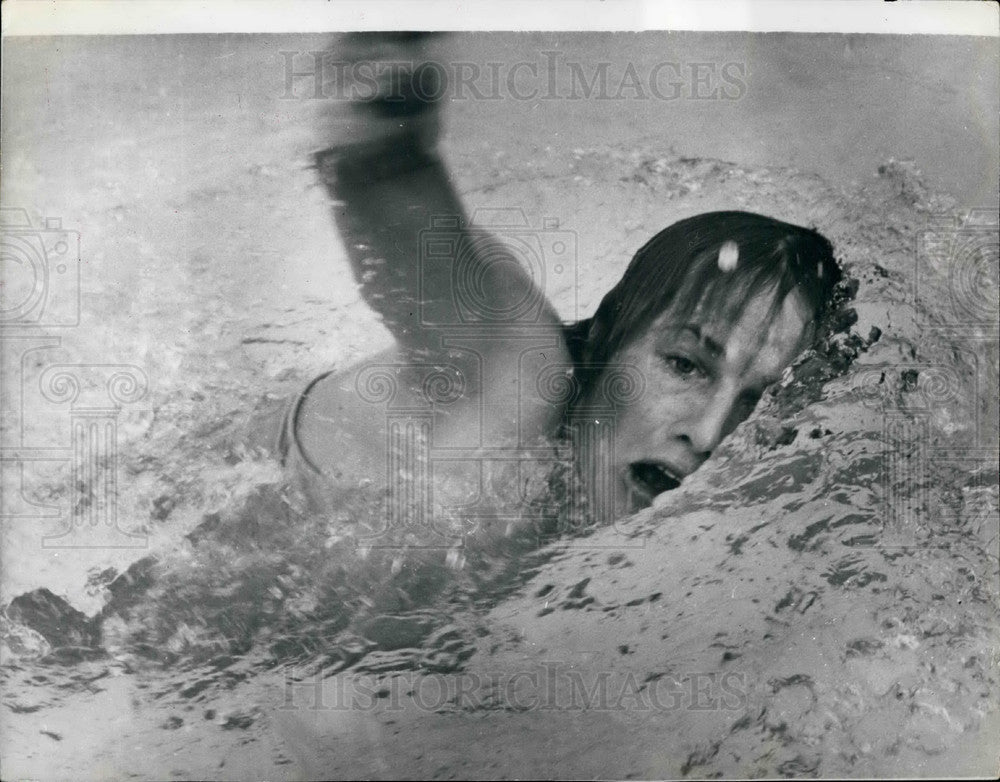 1965 Press Photo Kathy Wainwright ,Australian Swimmer  new world record - Historic Images