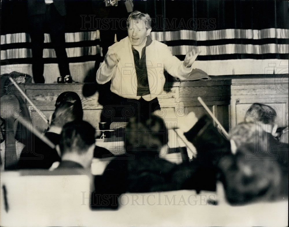 1966 Press Photo Comedian Danny Kaye & London Philharmonic Orchestra - Historic Images