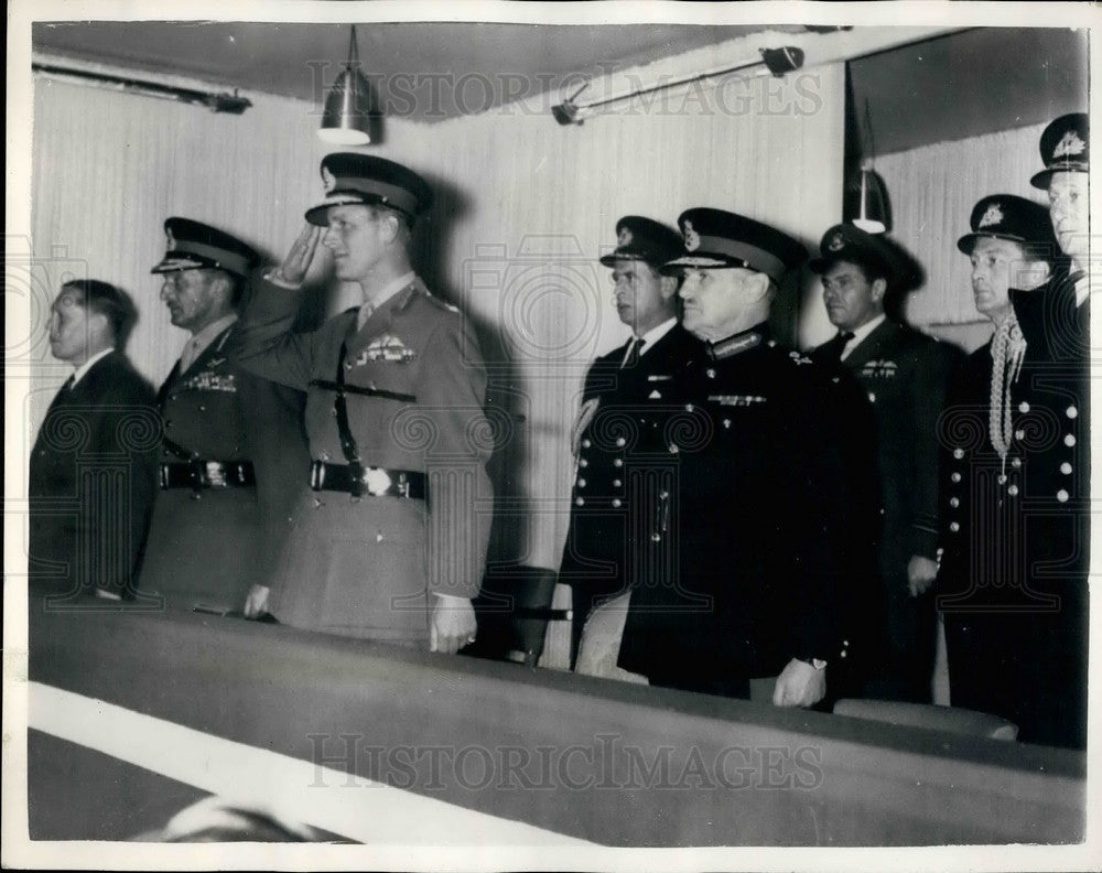 1955, Duke Of Edinburgh Attends The Final Performance - KSB31175 - Historic Images