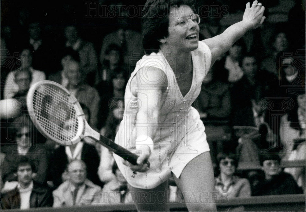 1978 Press Photo Billy Jean King seen in action against Miss M Gurdal - Historic Images