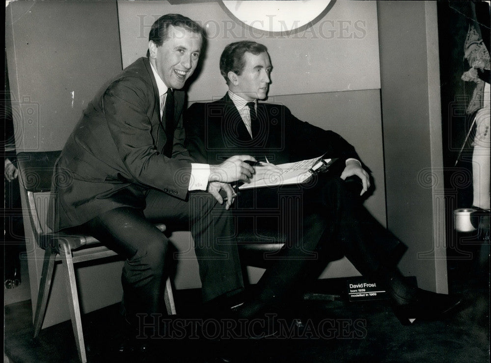 1969 Press Photo David Frost at Unveiling of His Figure at Tussaud&#39;s Wax Museum-Historic Images