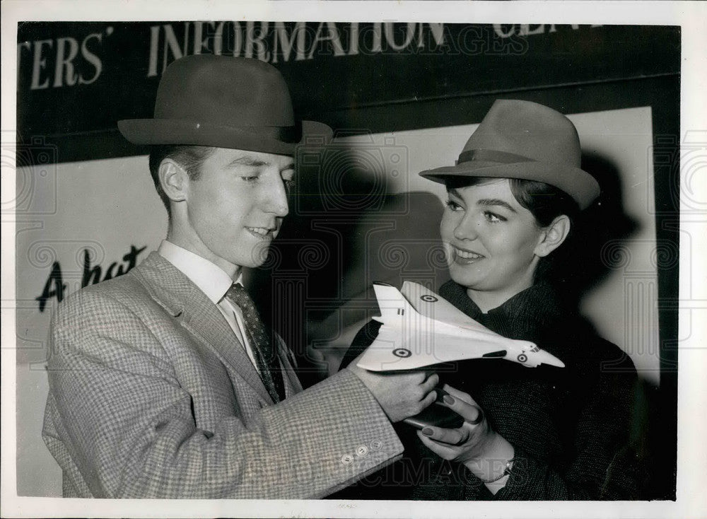 1958 New Styles at European Hatting Convention In London - Historic Images