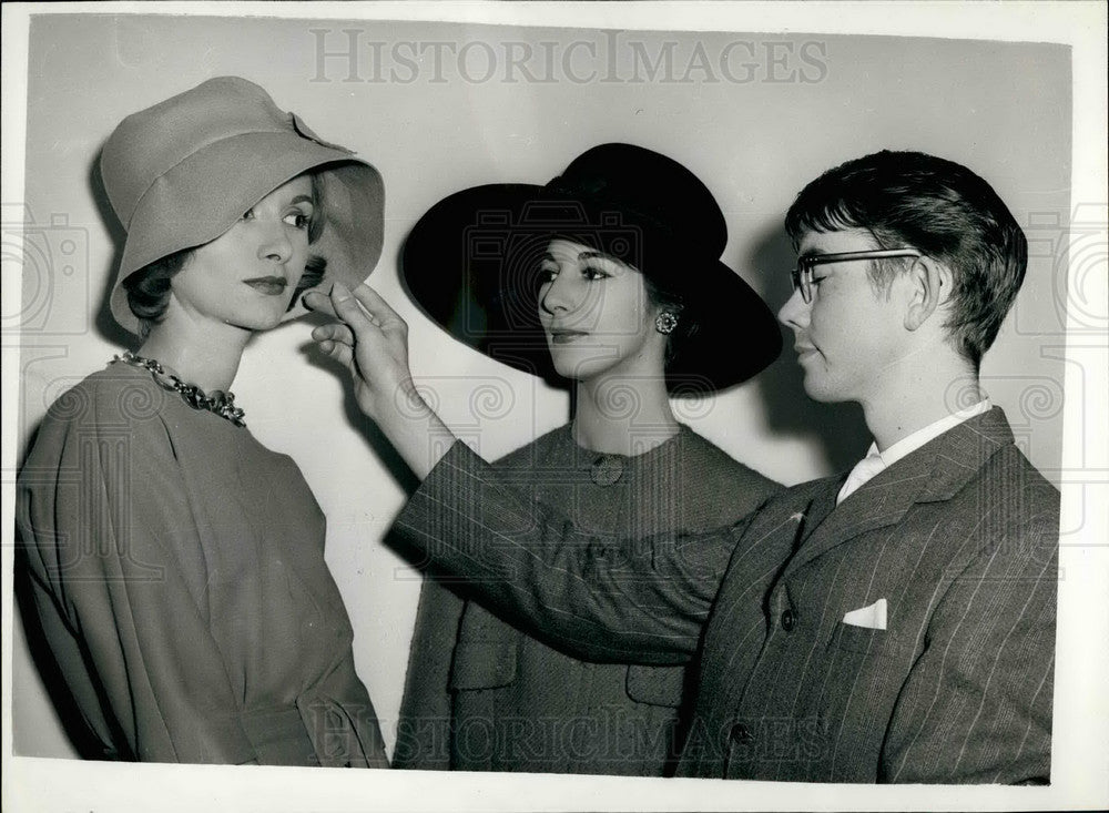 1958 Press Photo British Youth Gets Job In Paris Fashions - KSB31873 - KSB31873 - Historic Images