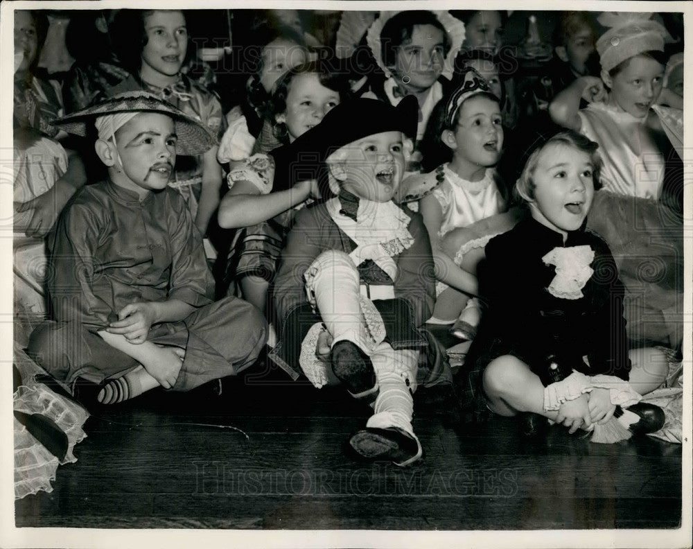 1954 Press Photo Children&#39;s Fancy Dress Party at Mansion House - KSB31905-Historic Images