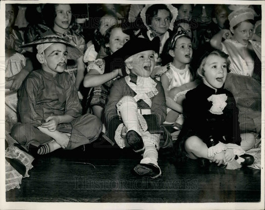 1954 Press Photo Children's Fancy Dress Party at Mansion House - KSB31905-Historic Images