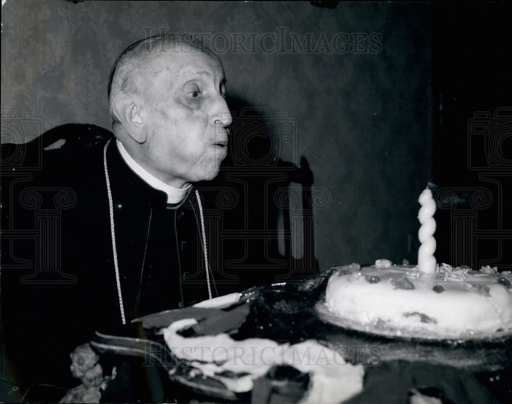 1962, The oldest archbishop of the world - KSB31941 - Historic Images