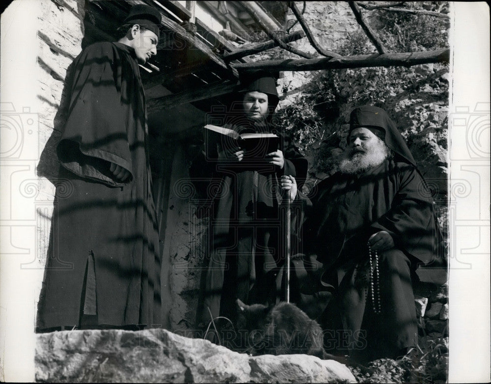 Press Photo Monk Isidoros, Mayor Of Kafsokalivia Skiti & Two New Monks-Historic Images