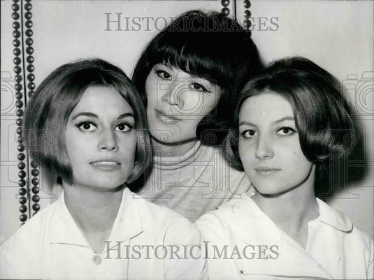 1965, Carven's New "Featherweight" Mannequins - KSB32191 - Historic Images